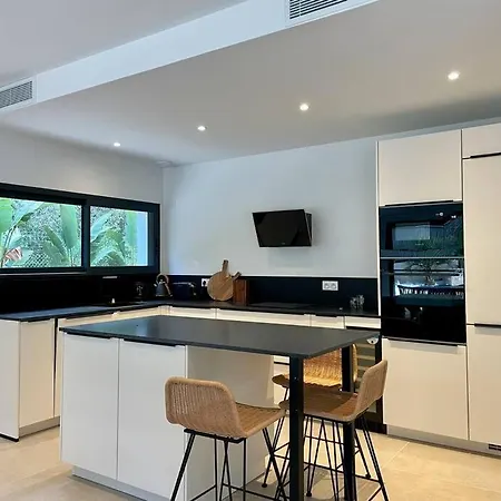 3 Bedroom With Private Pool *